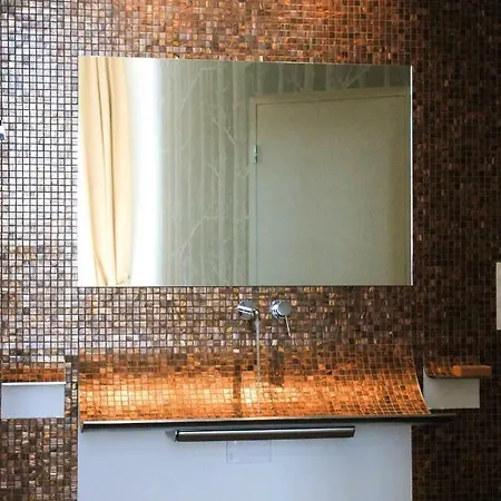 L'hotel Particulier Guilhon Bed & Breakfast 4*