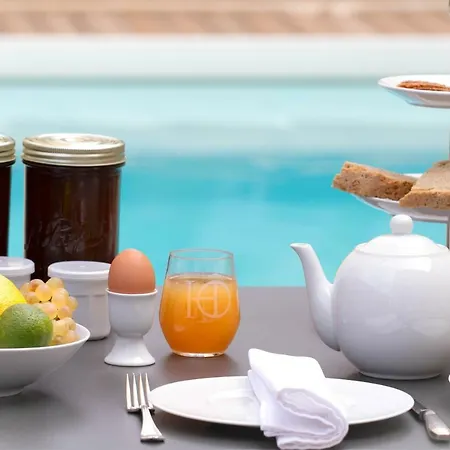 L'hotel Particulier Guilhon Bed & Breakfast 4*